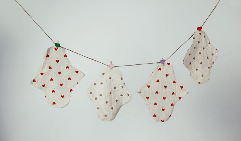 Забота о теле и планете. Как в Таджикистане создают многоразовые экопрокладки