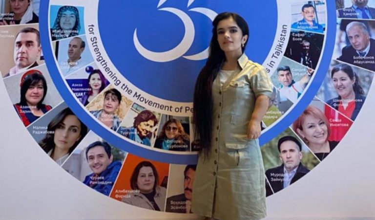 “Қомат муҳим нест!” Чӣ тавр Манижа мушкилоти зиндагиро паси сар кард