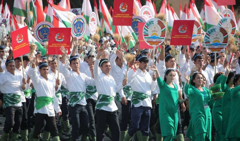 4 рӯзи истироҳат ба муносибати Рӯзи Конститутсия