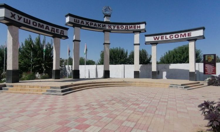 “Сарзаниши хусур”. Шарҳи сабаби корд задани модар ба се фарзандаш дар Қубодиён
