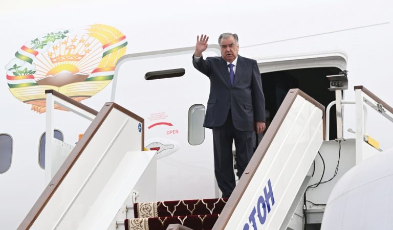 Эмомалӣ Раҳмон ба Қатар рафт. Аз он ҷо ба ИМА меравад