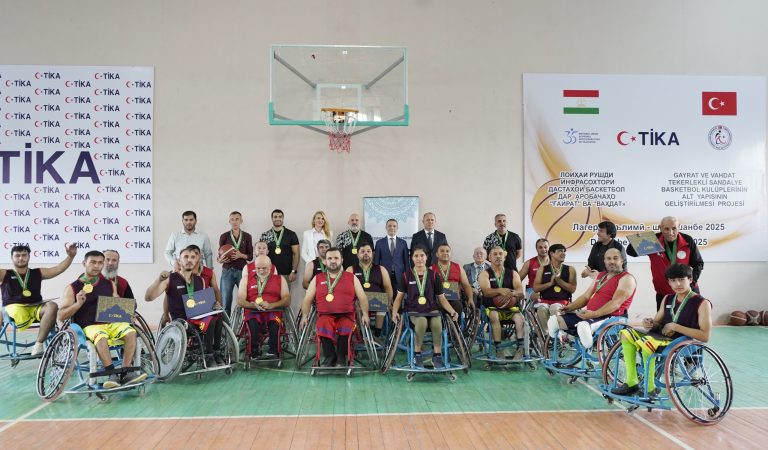 Дастгирии дастаҳои баскетбол дар аробачаҳои маъюбӣ аз ҷониби ТИКА