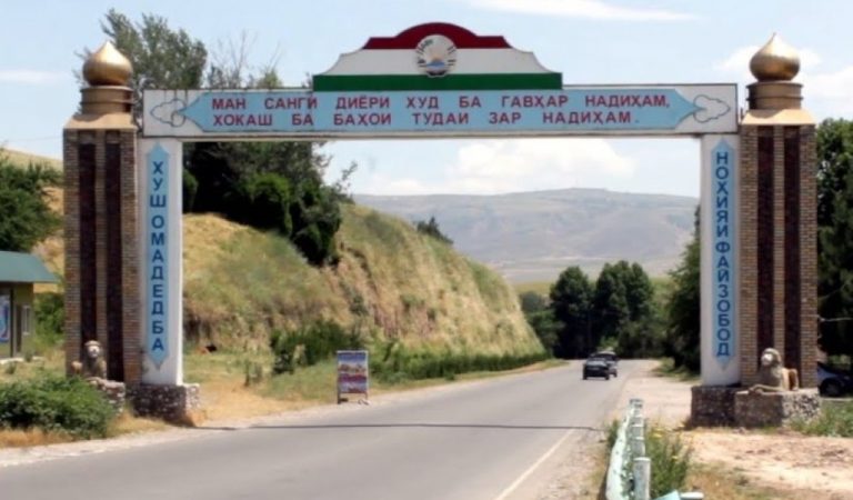 Марги як кӯдаки 3-сола дар пайи латукӯб дар Файзобод