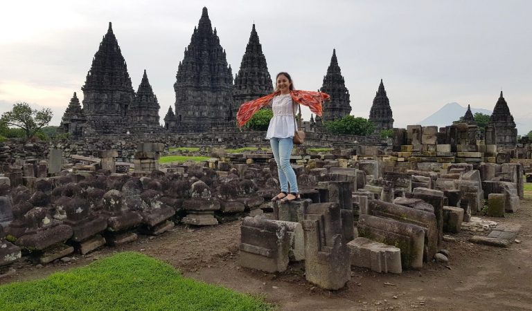 «Можно меняться, не теряя себя». Как таджичка ведет блог о жизни в Индонезии