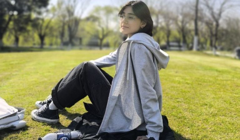 «Для меня стереотипы никогда не были ограничением». Как девушка из Таджикистана изучает ИИ в Китае