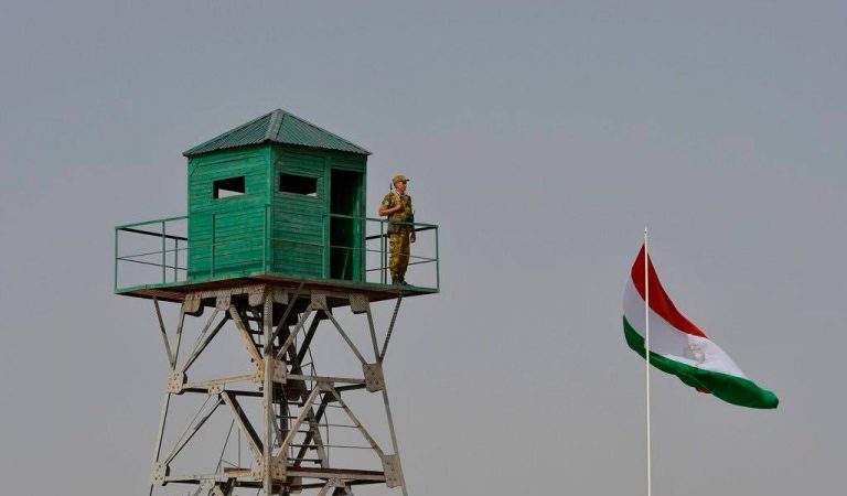 “Ба пешониаш тир зад”. Худкушии сарбози 20-сола