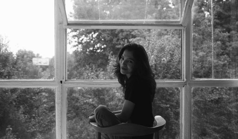 «Для меня человек всегда в центре кадра». Как девушка-фотограф из Таджикистана передает настроение и эмоции через фото