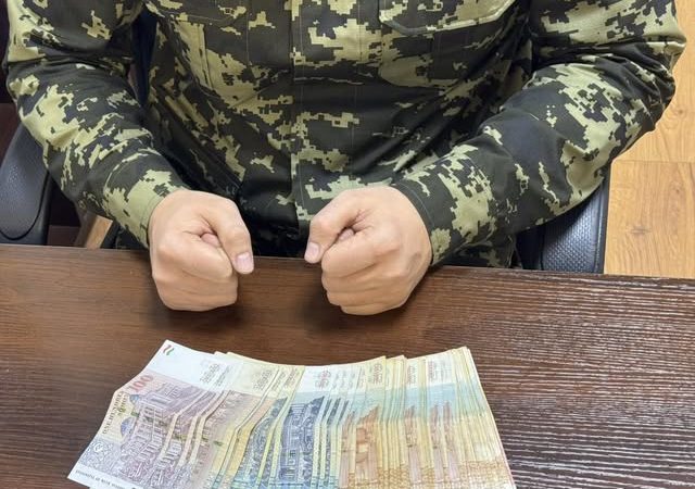 Як муовини комиссари ҳарбӣ барои гирифтани пора боздошт шудааст