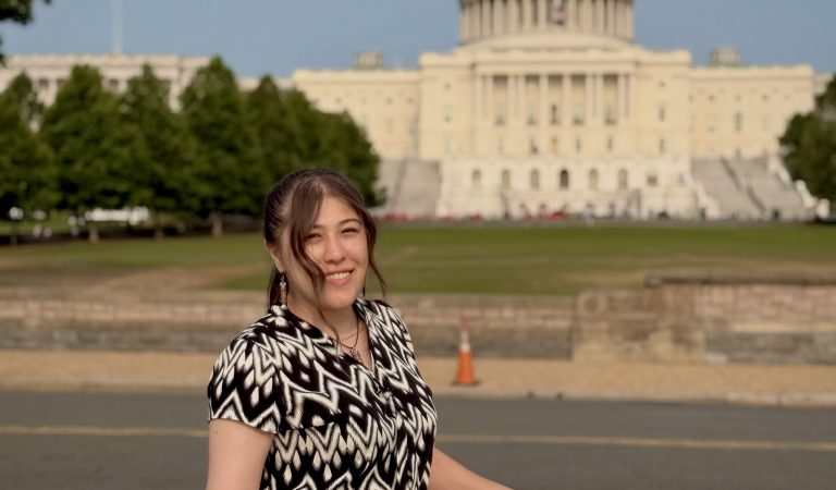 Из финансиста в писатели. Как девушка из Худжанда оставила нелюбимую профессию ради литературного творчества