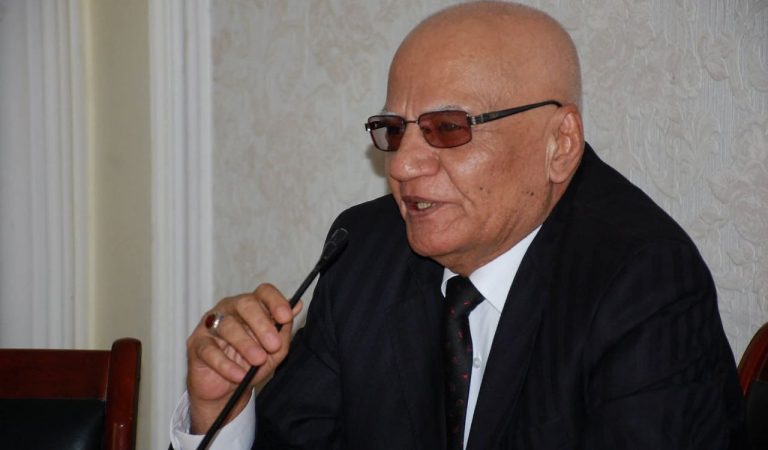 Аввалин сухангӯи президент ва адиби ошкорбаён. Саттор Турсун 80-сола шуд