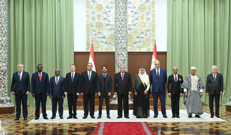 Эмомалӣ Раҳмон эътимодномаи сафирони нави 9 кишварро қабул кард