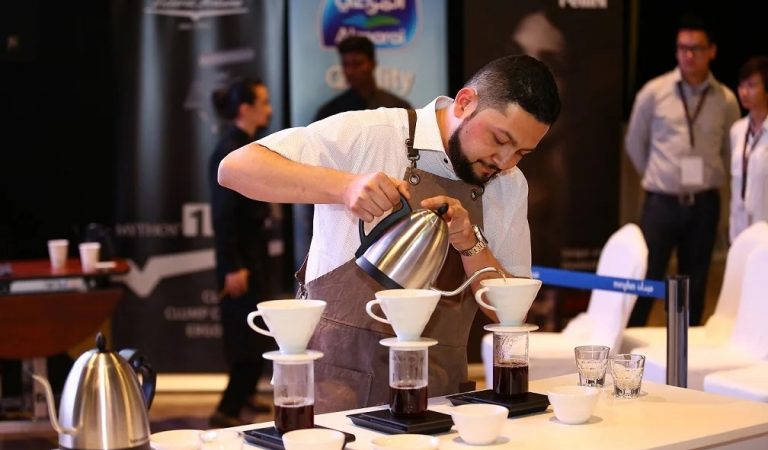 Кор дар Қатар: сокинони Тоҷикистон ба мусоҳибаи онлайнӣ даъват мешаванд