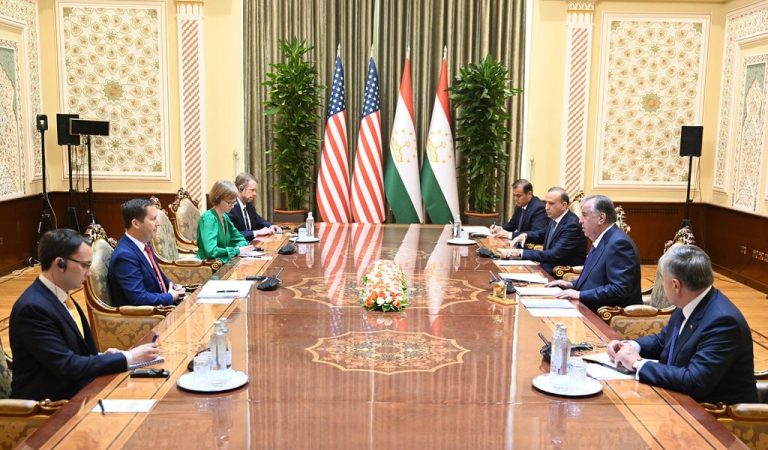 Эмомалӣ Раҳмон бо фиристодаи махсуси ИМА масоили ҳамкории дуҷонибаро баррасӣ кард