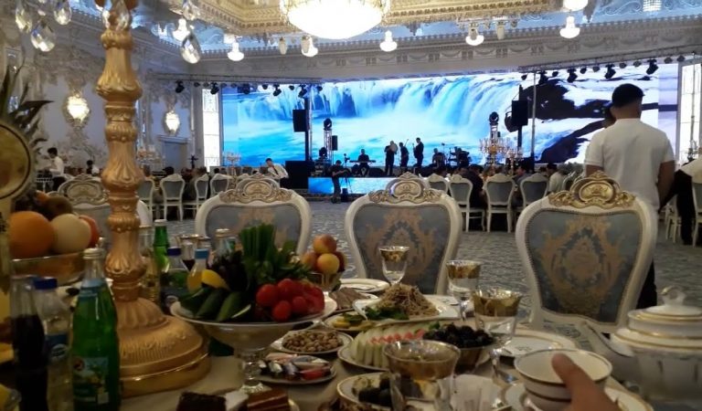 Соҳиби тарабхонае дар Хуҷанд баъди таҷлили зодрӯзи мудири мактаб 117 ҳазор сомонӣ ҷарима шуд