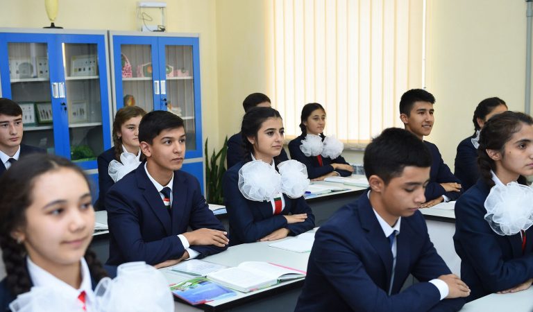 Форма или свобода: как школьный дресс-код влияет на детей и почему это важнее, чем кажется