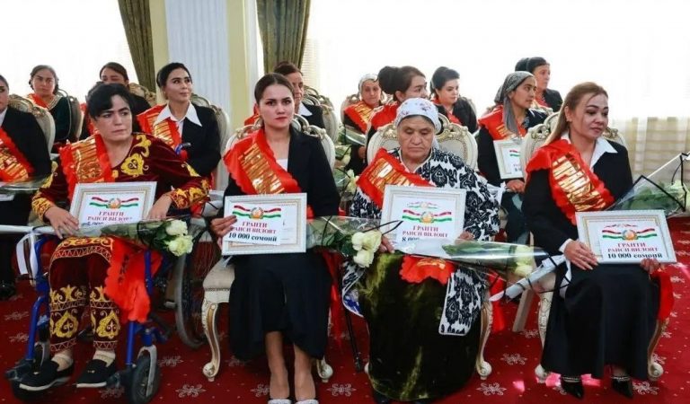 Дар Суғд ба 80 зани соҳибкор грант дар ҳаҷми то 10 ҳазор сомонӣ медиҳанд