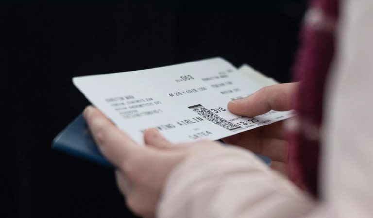 Билеты в Россию резко подорожали. Теперь дороже лететь не только туда, но и обратно