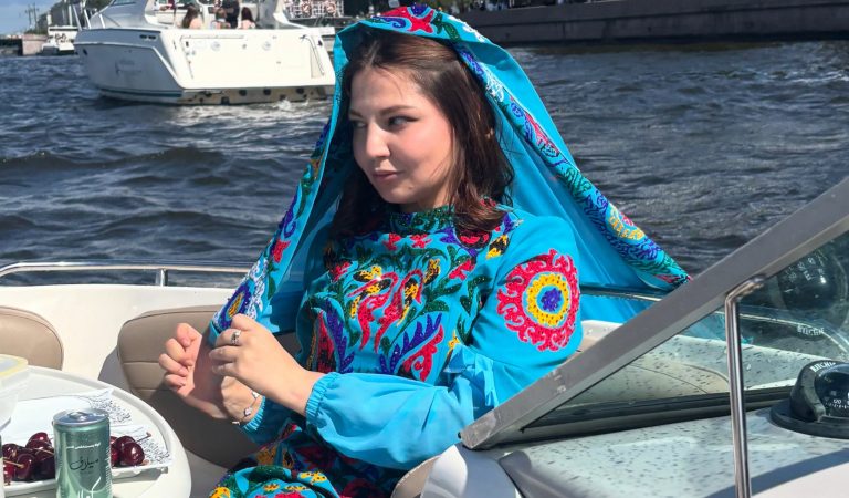 «Все произошло совершенно случайно». Как таджикский язык изменил жизнь девушки из Москвы