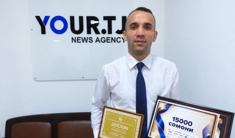 Табиби сол мукофотпулияшро ба беморон хайр мекунад